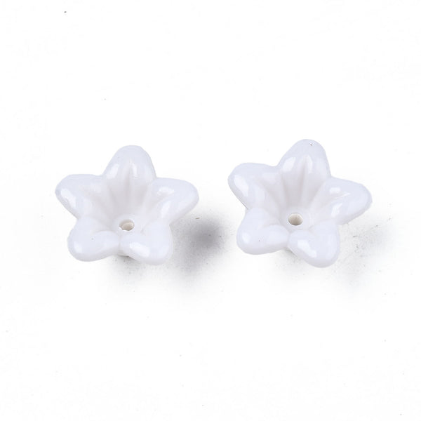 Weiße Acrylblumen