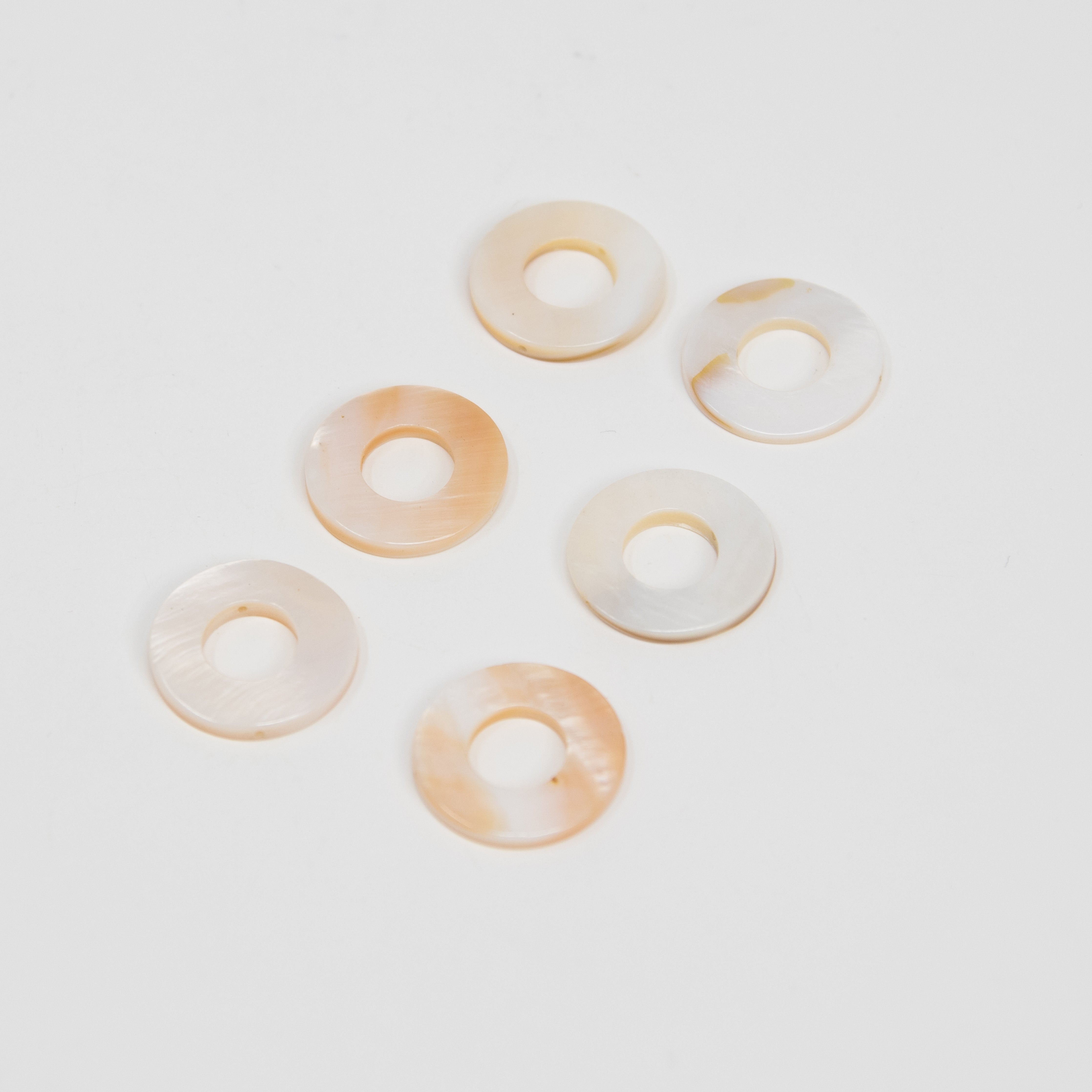 NATURAL MOTHER-OF-PEARL DONUT 20mm