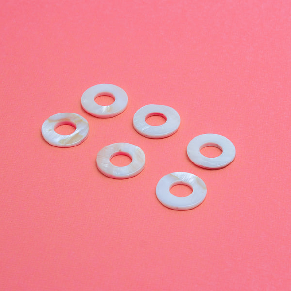 NATURAL MOTHER-OF-PEARL DONUT 20mm